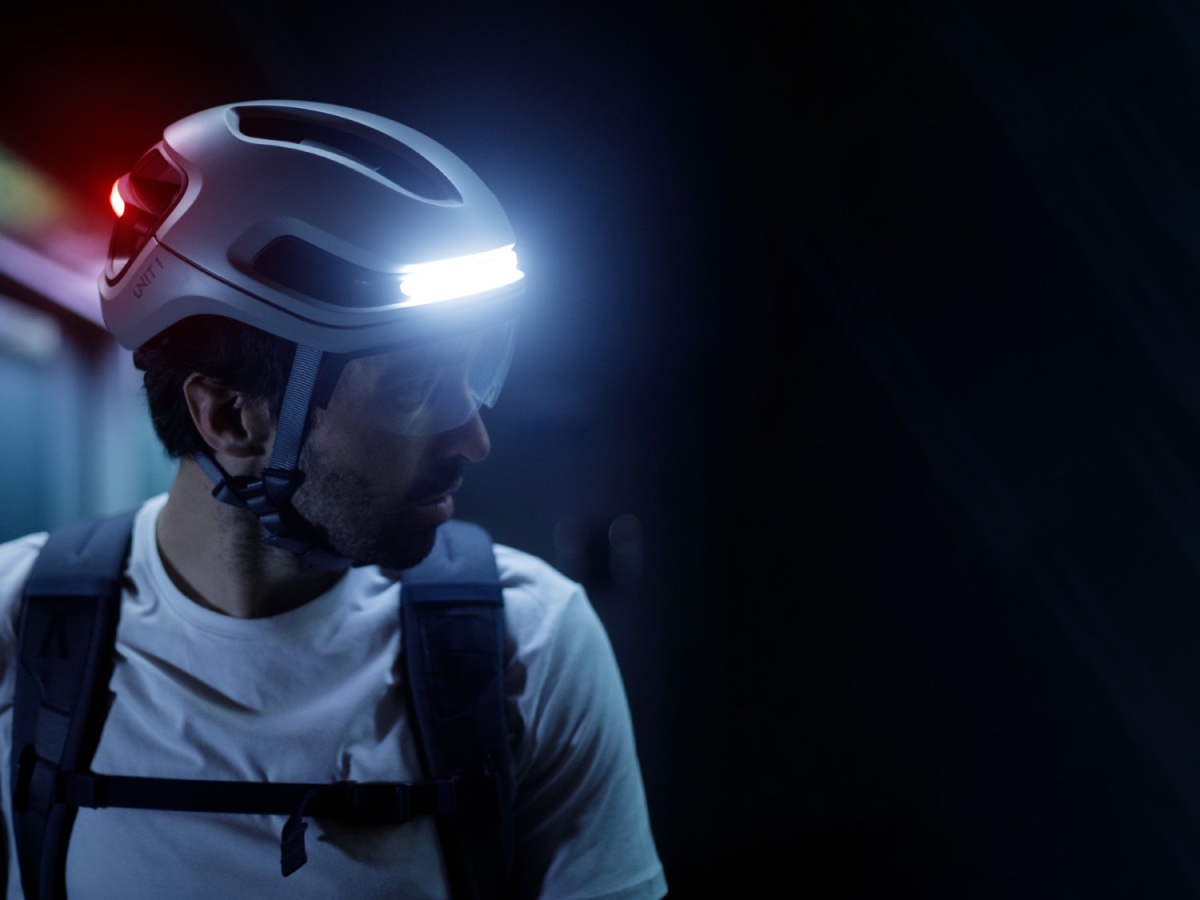 高い安全性と快適性を両立した自転車用ヘルメット