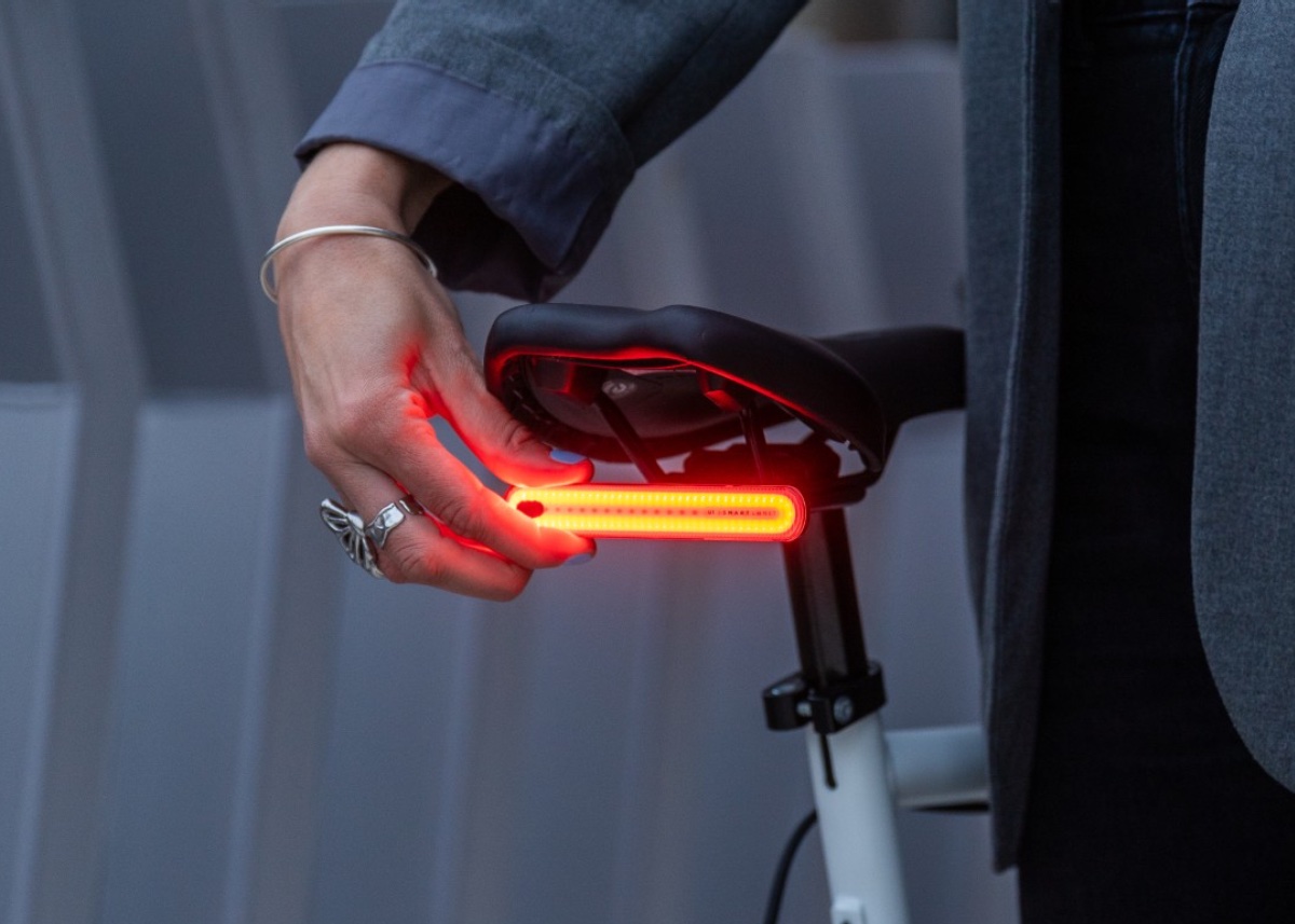 「SMART LIGHT」は汎用マウントが付属