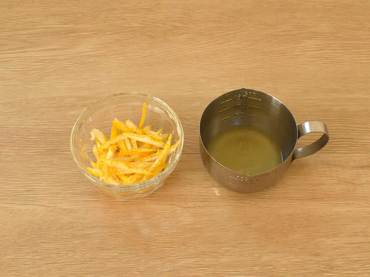 ゆずの皮は千切りにします