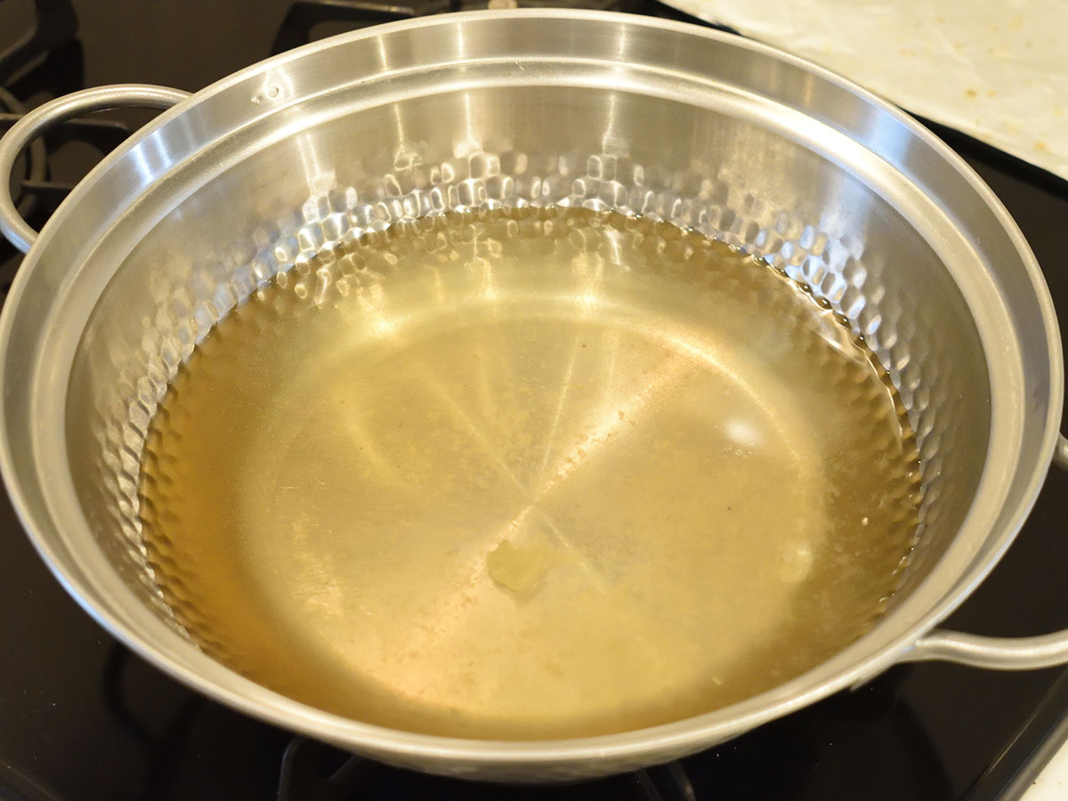 鍋つゆにゆず果汁を加えます