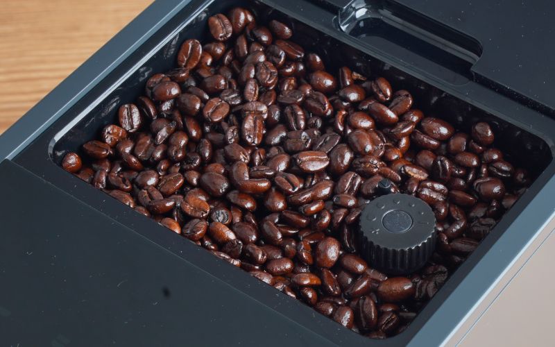 豆の風味を損なわないコニカル式ステンレス刃を採用