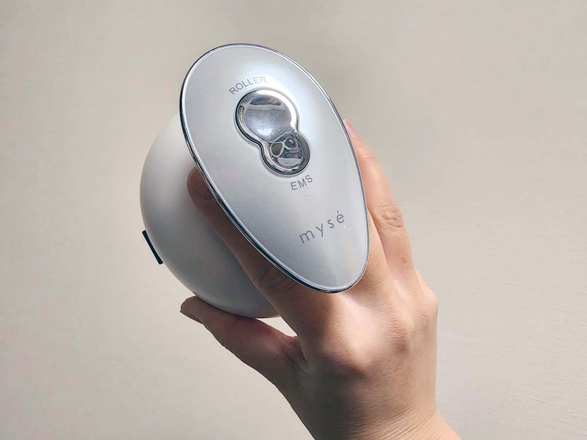 操作部の上部ボタンがROLLERモードで、下部ボタンがEMSモード