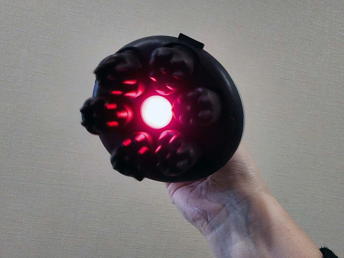 美顔器でよく使われる赤色LEDも搭載