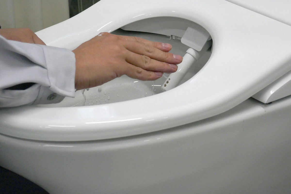 開発者たちは水流に触れるだけで洗い心地を確認できるようになるという