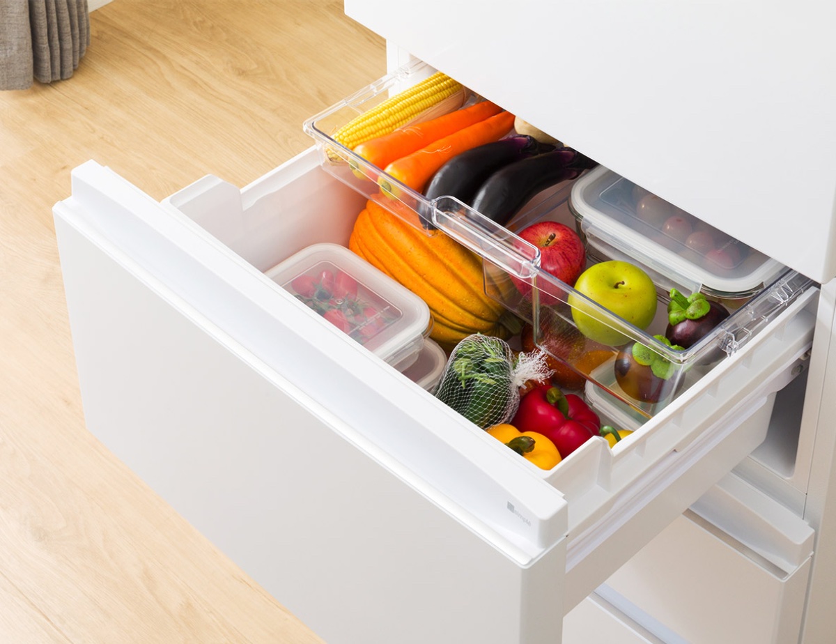 野菜室を出し入れしやすい中央に配置