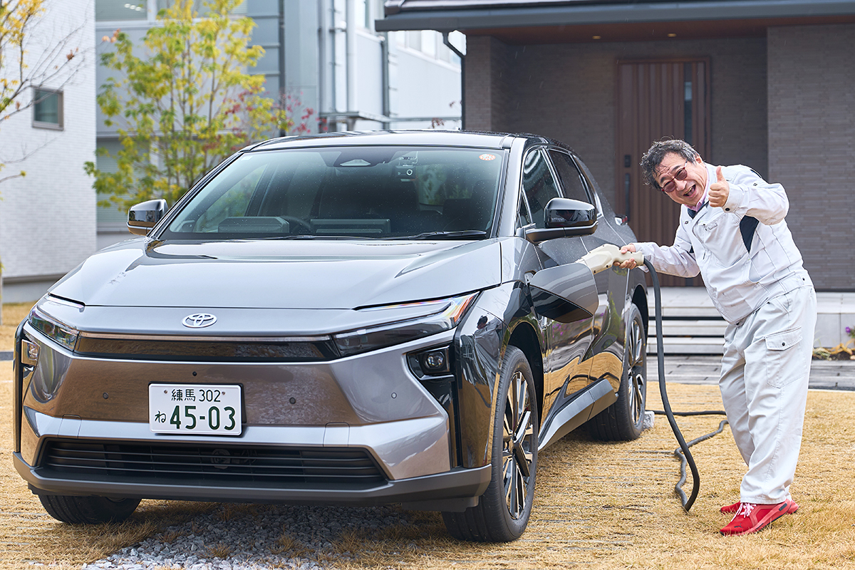 トヨタの電気自動車bZ4X(ビーズィーフォーエックス)と、電気を自給自足できるV2ZEH(ブイツーゼッチ)住宅の組み合わせを体験しました