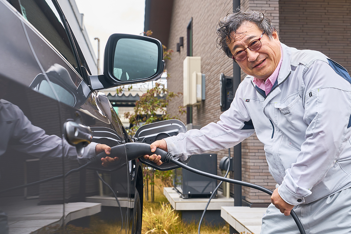 トヨタ6kW充電器でbZ4Xへ手軽に充電