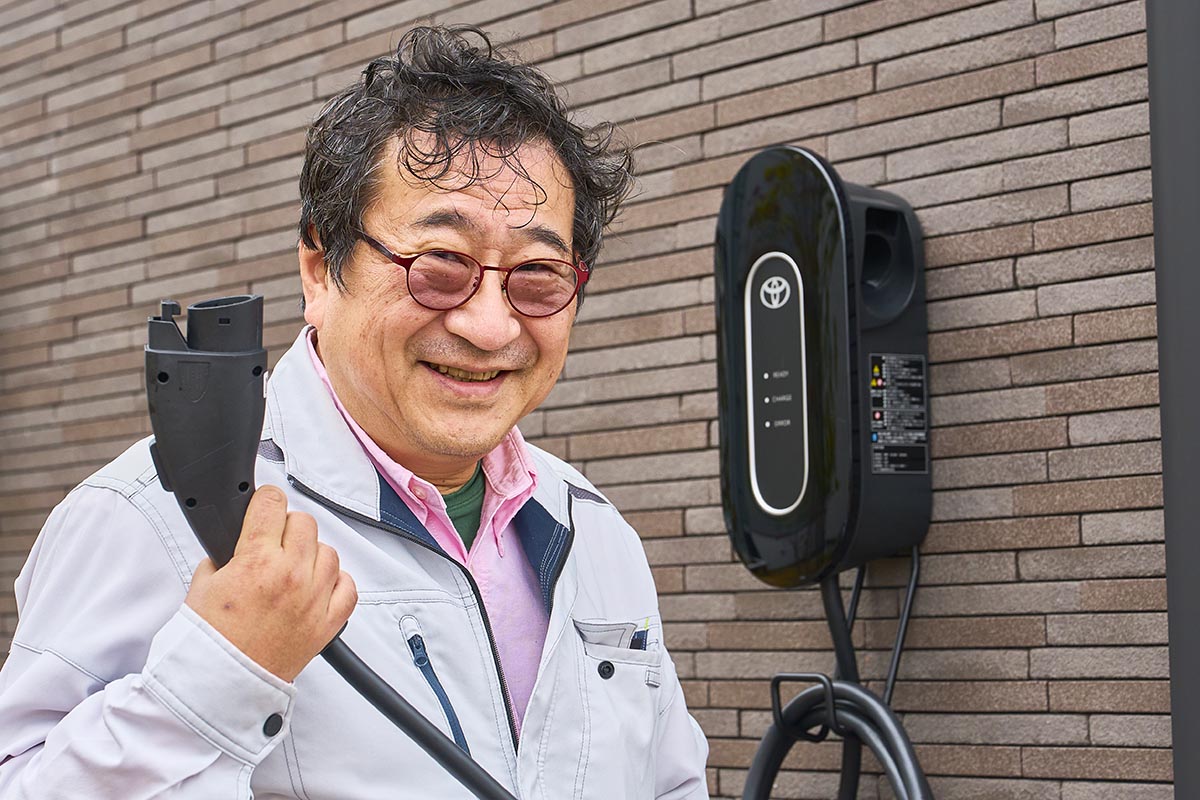 トヨタ6kW充電器でbZ4Xへ手軽に充電