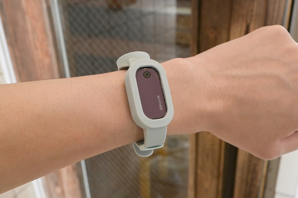 スパ ラクーアに導入された「サウナアラート機能付きリストバンド」