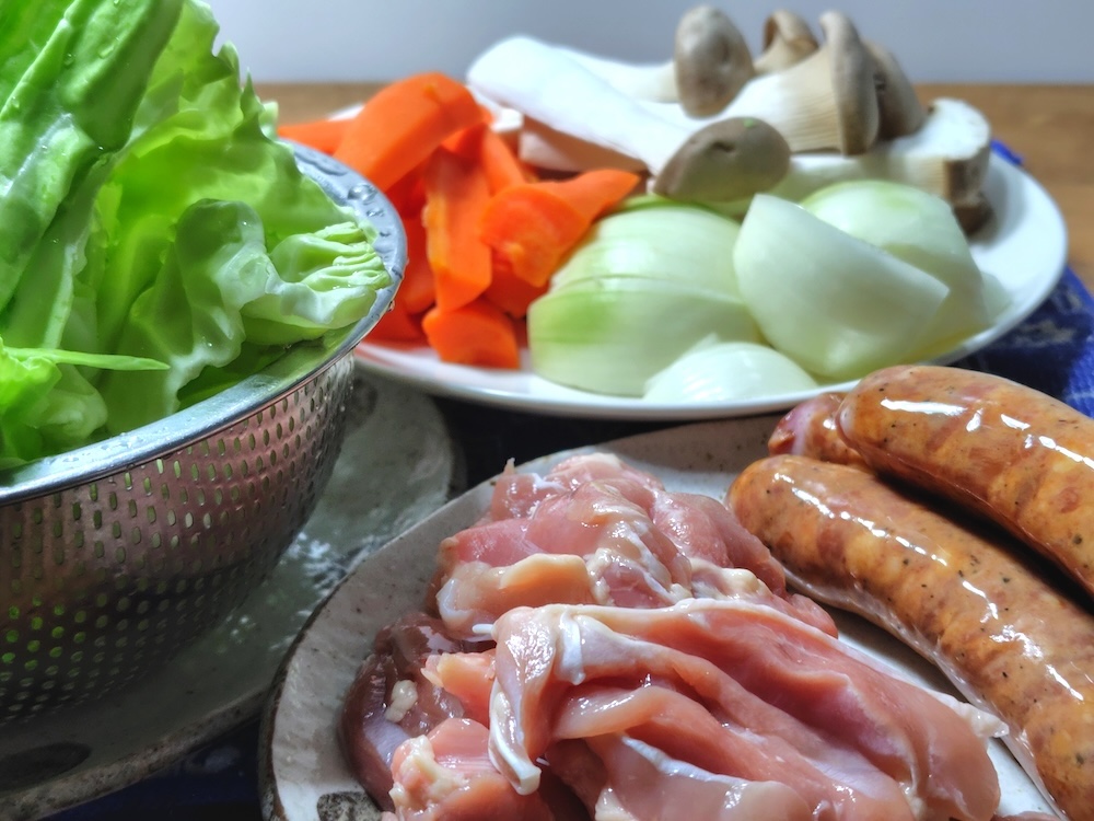 食べやすい大きさにカットした肉や野菜などの具材