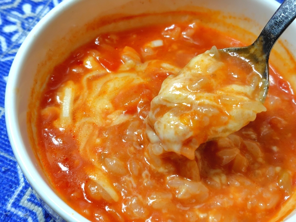 鍋のシメはトマトチーズリゾットがおすすめ