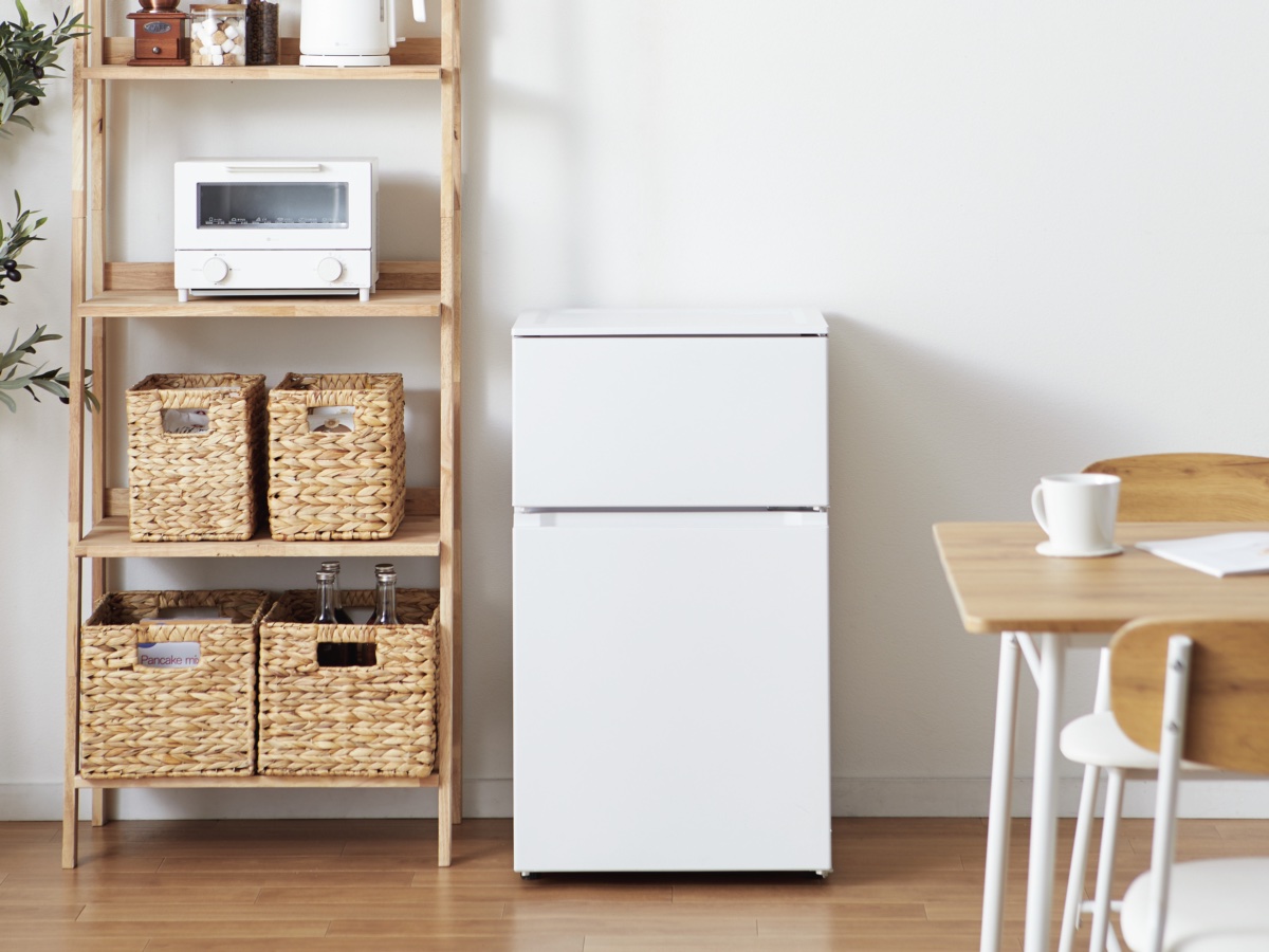 部屋に馴染むコンパクトな冷蔵庫