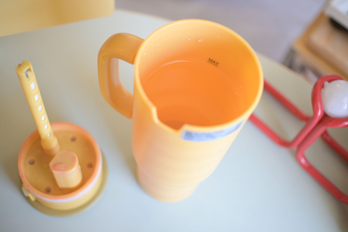 内側にMAXライン。水を多く入れると、蓋を閉める時に漏れるので注意