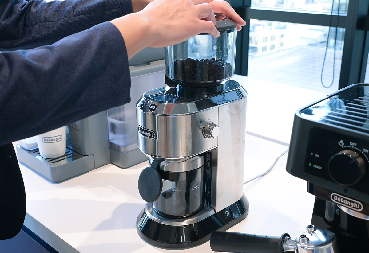 グラインダーもあると、挽き立てのコーヒー粉が使えて便利