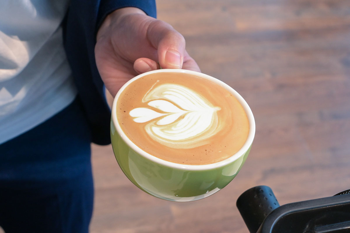 お手本に作っていただいたカフェラテ。こういうのがしたいんよ!