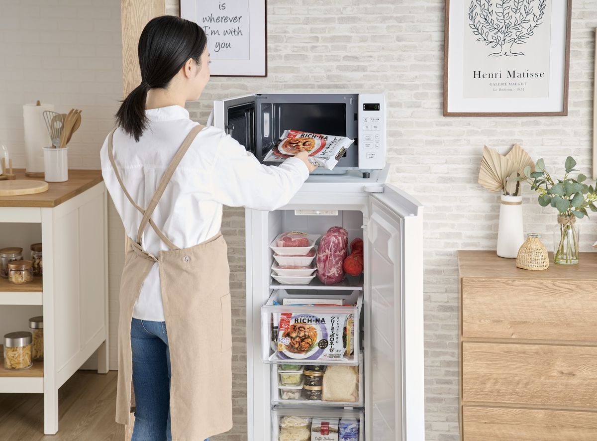 引き出し式クリアバスケットで整理しやすい庫内