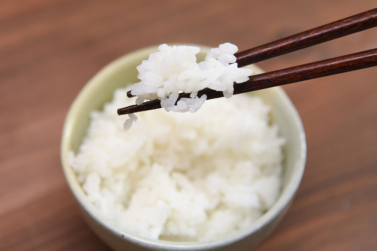 解凍したごはんは固まることもなく、きれいにほぐれて食べやすくなっています