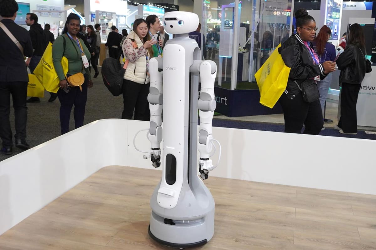 移動は安全性も考えてホイール(車輪)方式としています