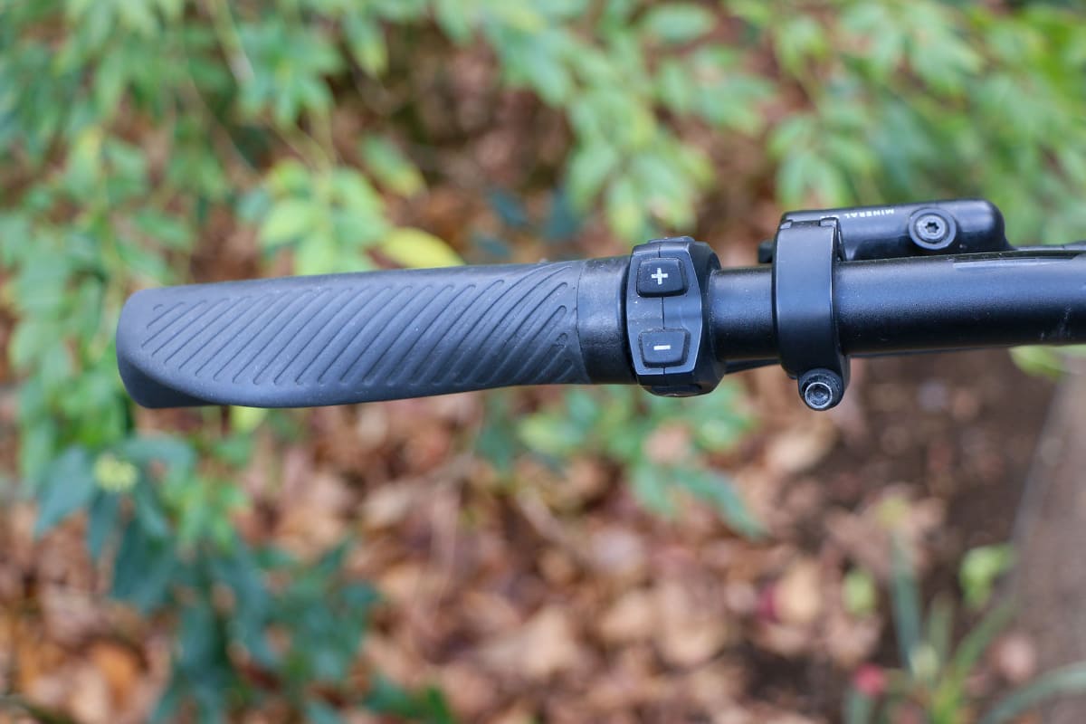 操作系もシンプルでスッキリしたルックスを実現している。このシンプルさが軽さにも効く