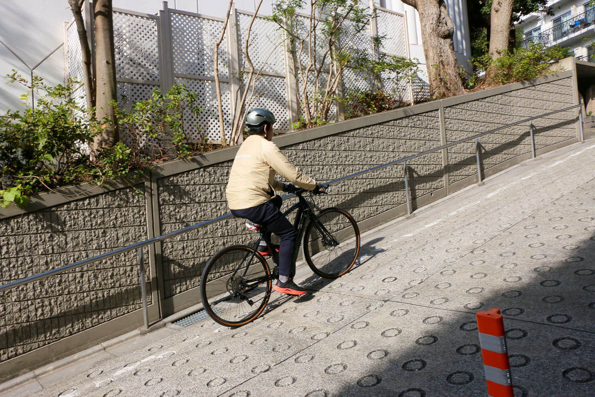 激坂も楽々上れてしまうパワフルさも魅力。乗っていると車体の重さもあまり感じません