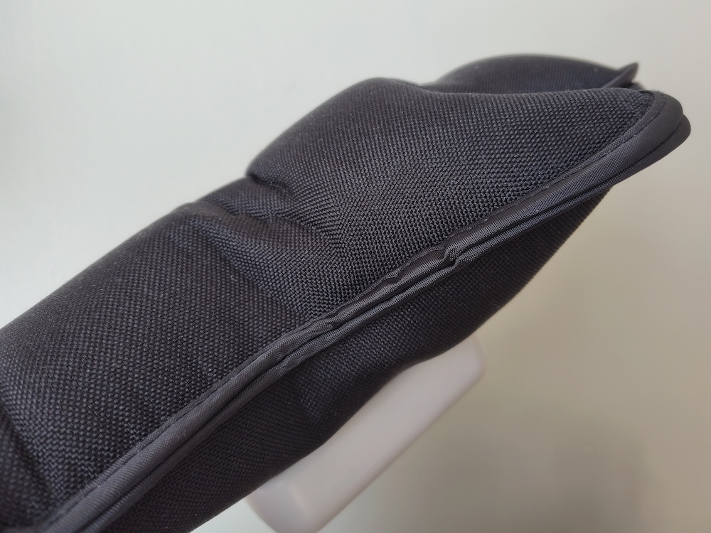 内蔵エアバッグが徐々に膨らみ、空気の力で圧迫