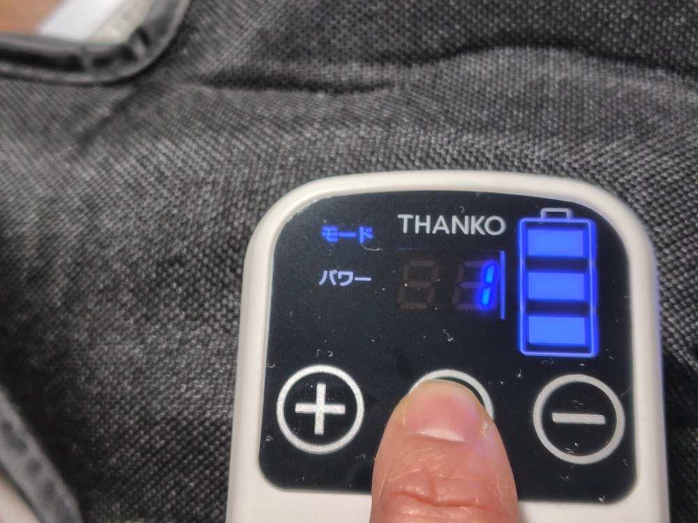 電源を入れた後で再度電源ボタンを短く押すと“モード”ランプが点灯