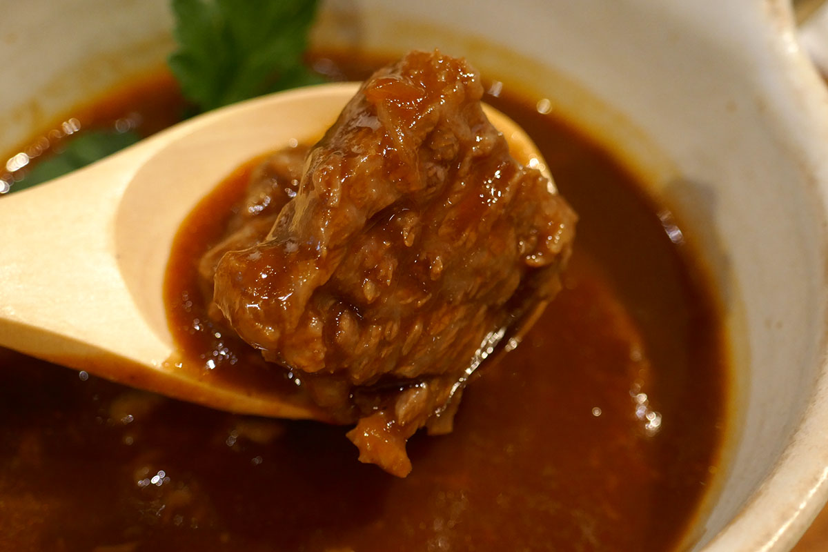 ごろっとしたお肉が入った「ごちそうブラウンスープ」