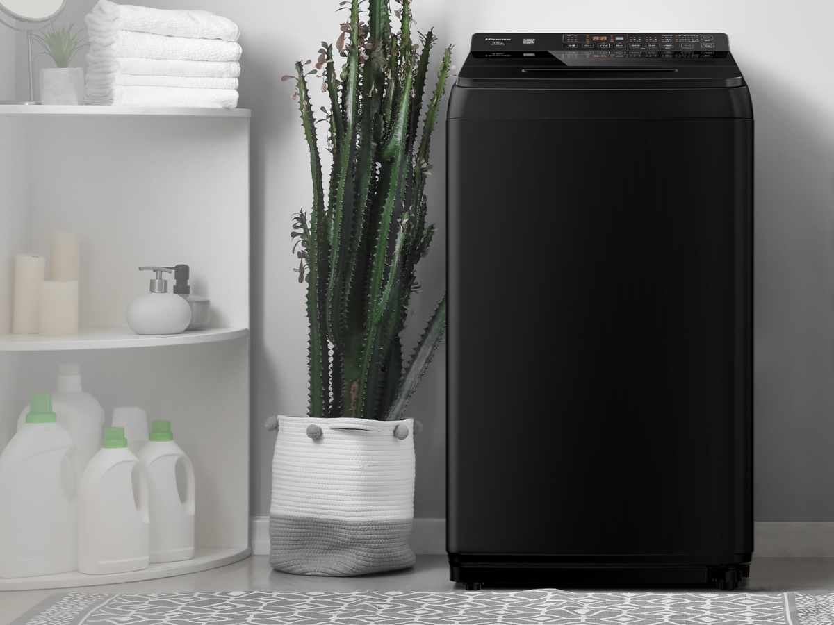 スタイリッシュな新色ブラックが登場
