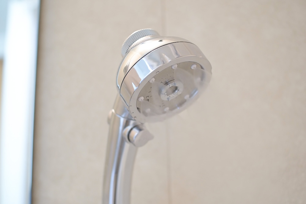 パーツは細かく分解できて洗浄可能! 薄い金属板みたいなパーツは鋭利なので気をつけましょう(実際に指切りました……)