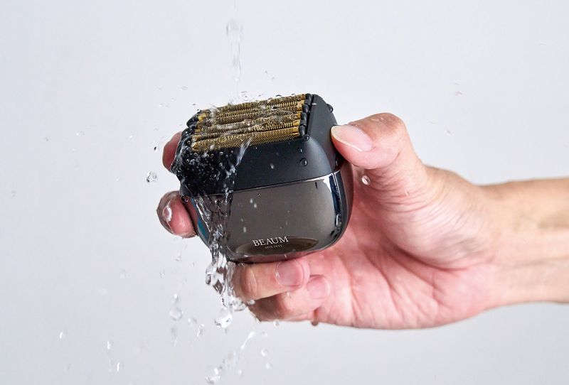 IPX7の防水仕様で、風呂場でのウェットシェービングに対応する