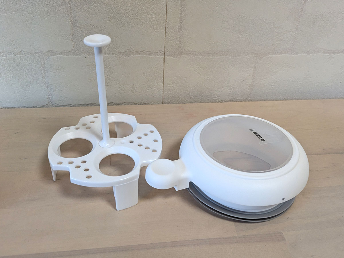 付属のエッグスタンドとふた