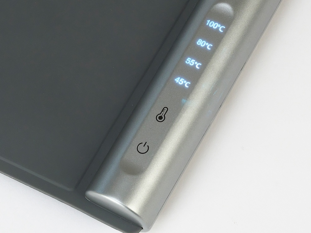 タッチパネル操作で45/55/80/100℃の4段階で温度を調節可能