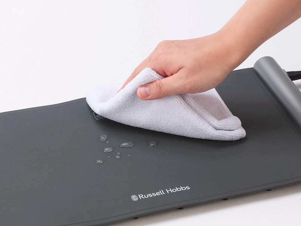 表面はシリコン製で、汚れをサッと拭ける