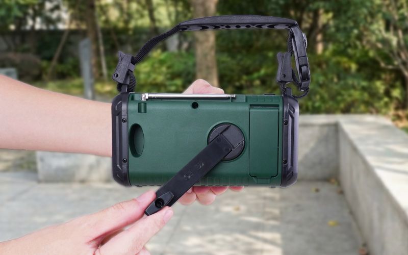 手回し充電に対応