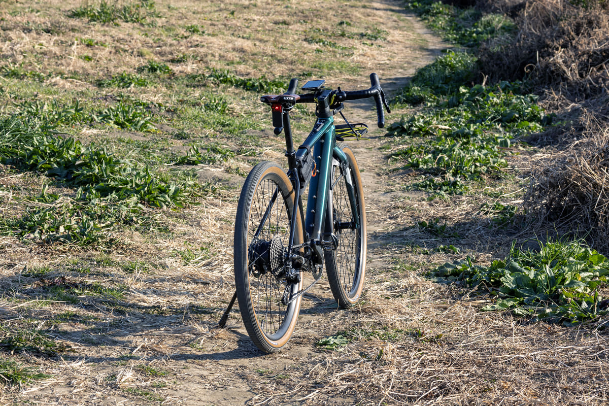 普段の自転車でも未舗装路を走る機会はないし、そもそもそんなとこに行こうとは思わない。でもだからこそそこにワクワクがあったりする。そこへのアクセスができるJGR1.1は筆者にとっておもしろい存在