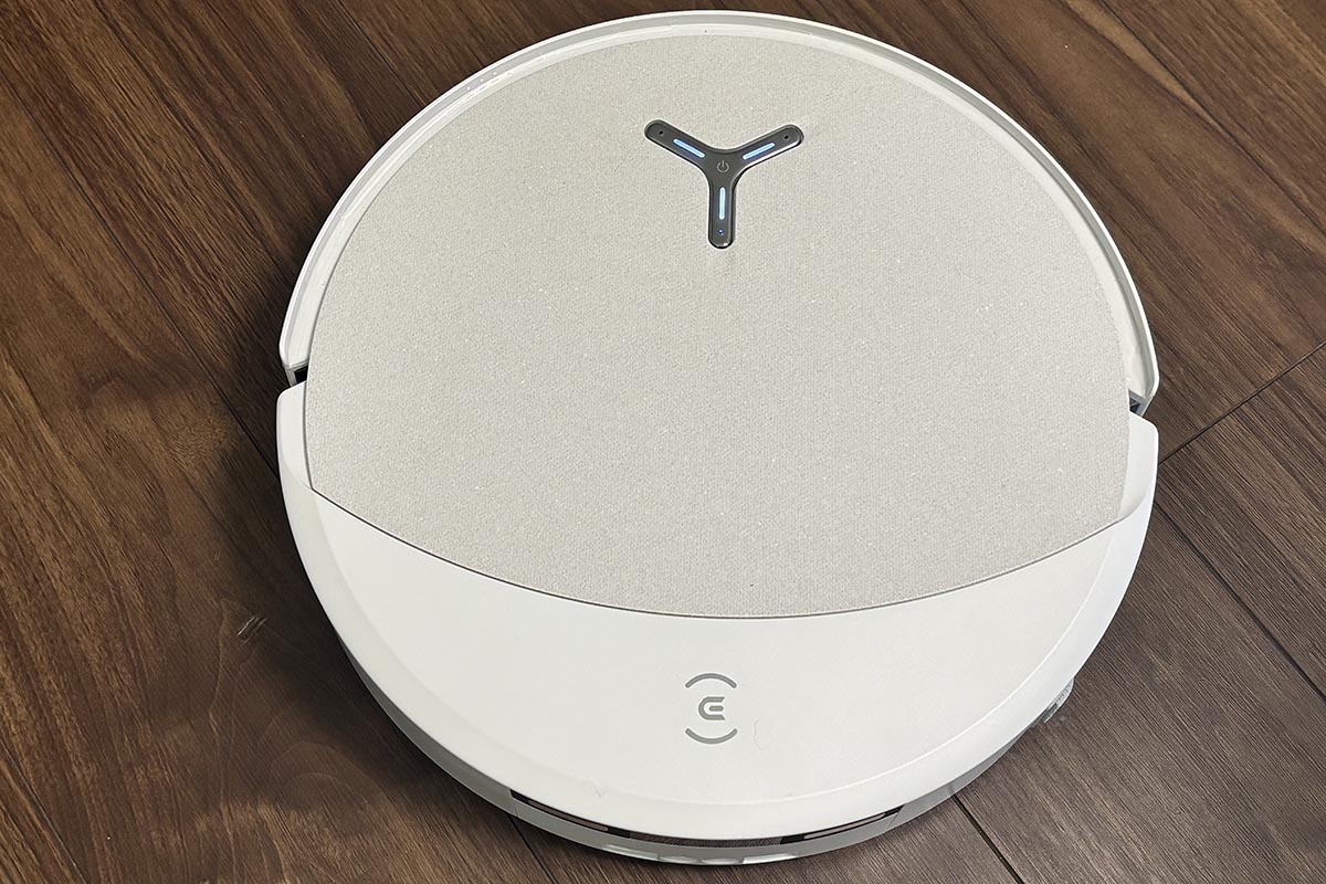 ロボット掃除機本体もグレーとホワイトのコンビカラーでおしゃれ