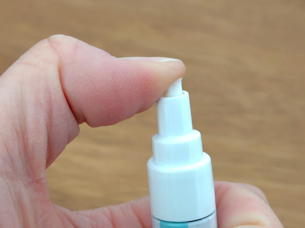 ペン先を上向きで1度プッシュして空気を抜く