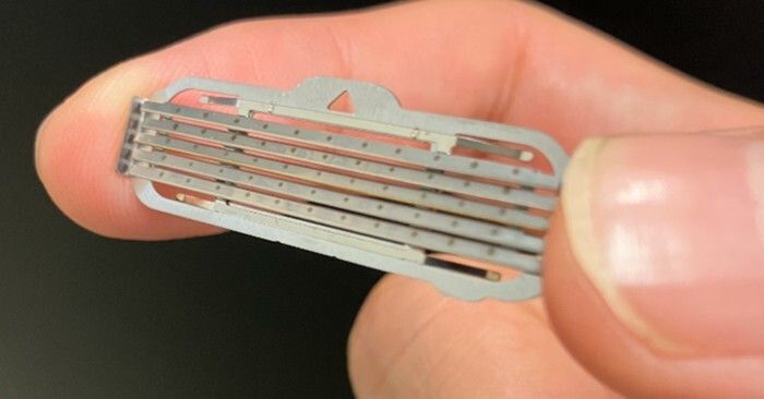 マグネットで着脱できる替刃構造