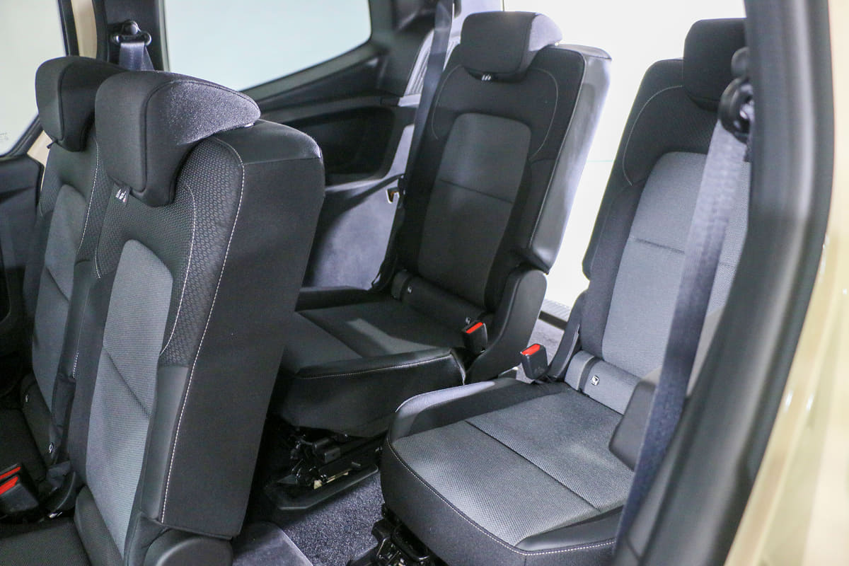 2列目3列目のシートも座り心地が良く、足元も広いので長時間のドライブでも快適そう