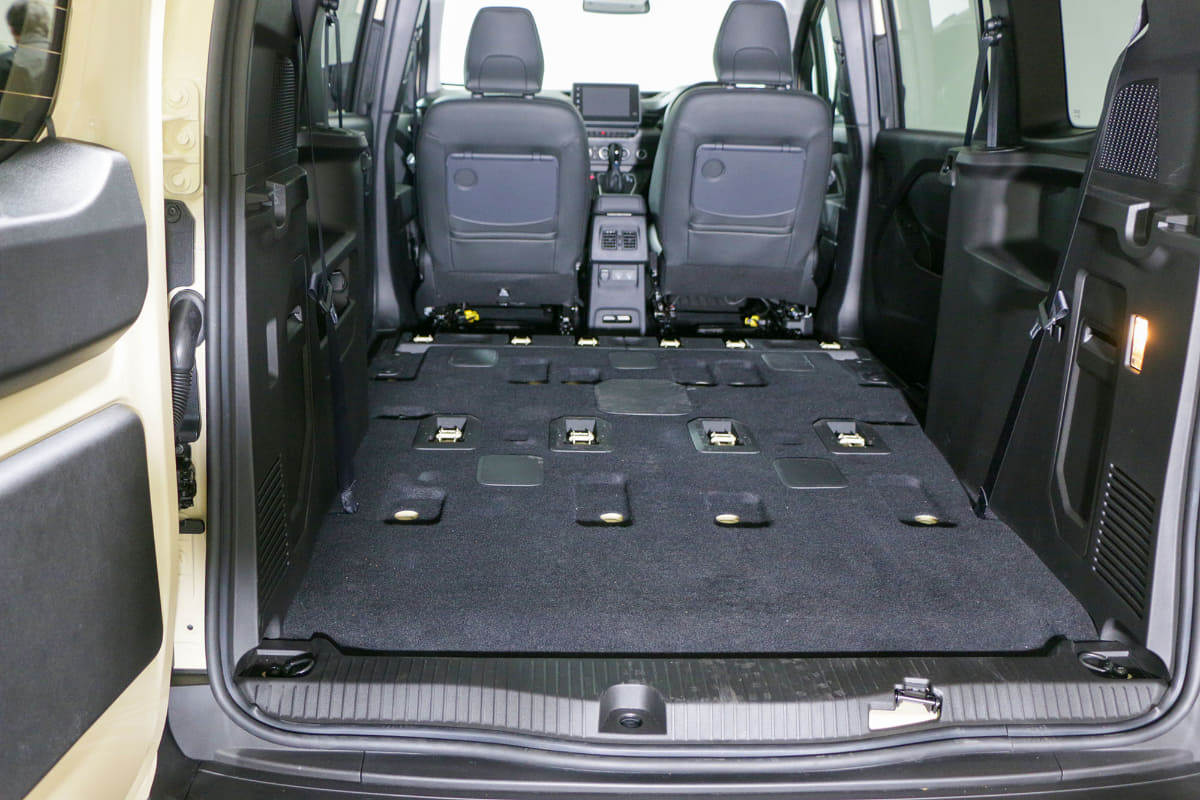 2・3列目のシートを全て取り外すと3,050Lという大きなラゲッジスペースができます