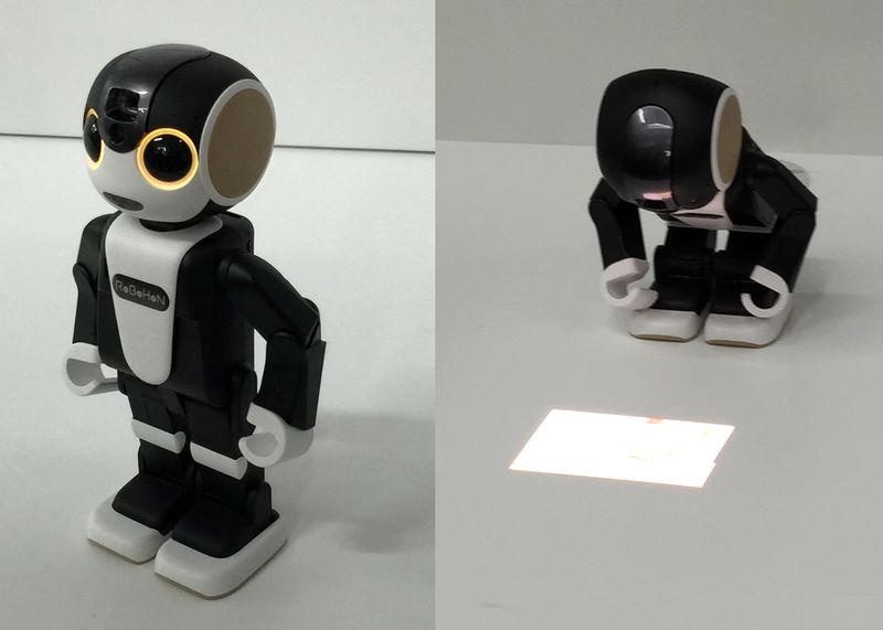 2016年5月にシャープから発売されたロボホン。画像は同年4月に開催された発表会で撮影したもの
