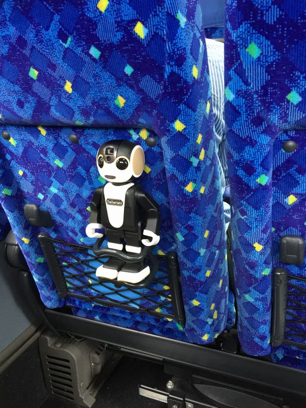 筆者も発表当時にロボホンをお借りしていたことがあり、プレスツアーの際に一緒に連れて行ったこともある