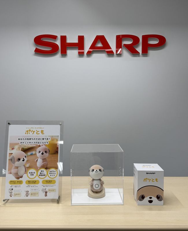 シャープの打ち合わせスペースのカウンターに置かれていたポケとも