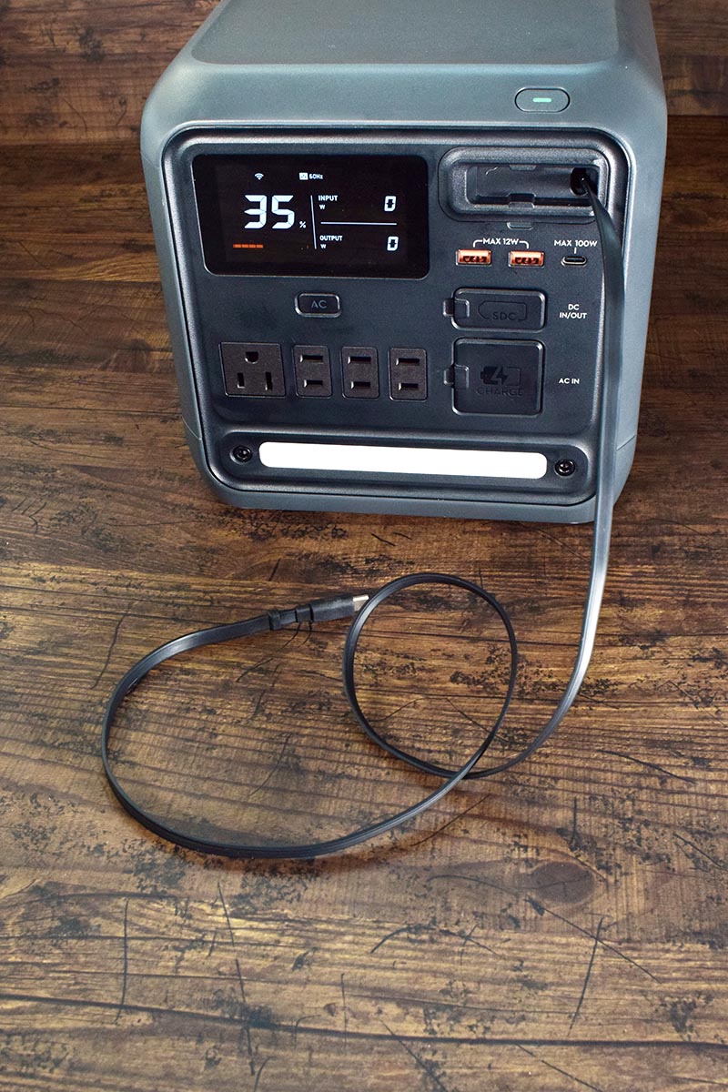 80cm引き出し可能なUSB Type-Cケーブルを内蔵