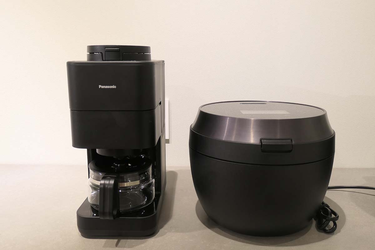 パナソニック取材時に撮影。同社炊飯器よりもコンパクト。設置面積はA4サイズ