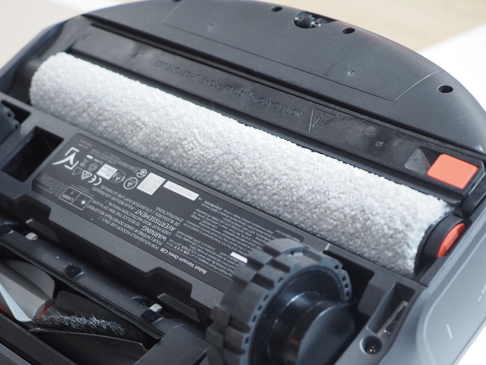 約1kgの圧力で床を押して拭くローラーモップ。「HydroJet システム」により、走行中も常にモップを洗浄する