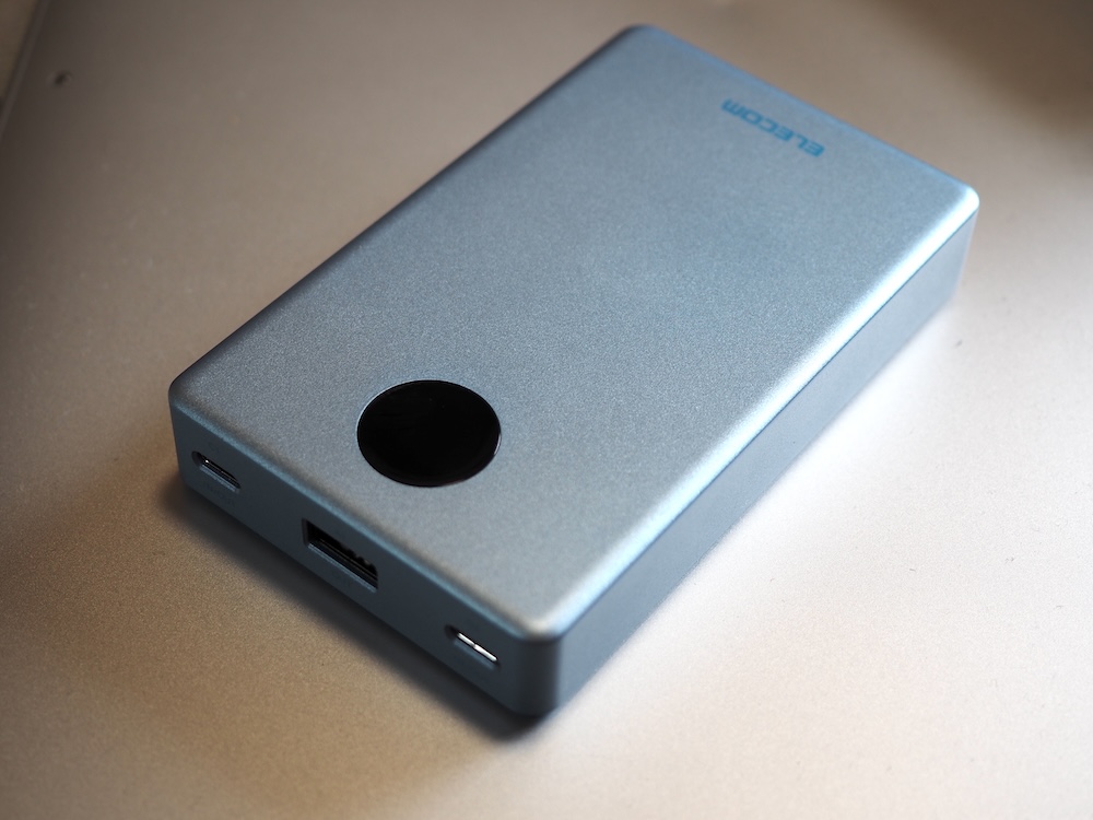 半固体電池を採用した10,000mAhのモバイルバッテリー「DE-C86-10000」