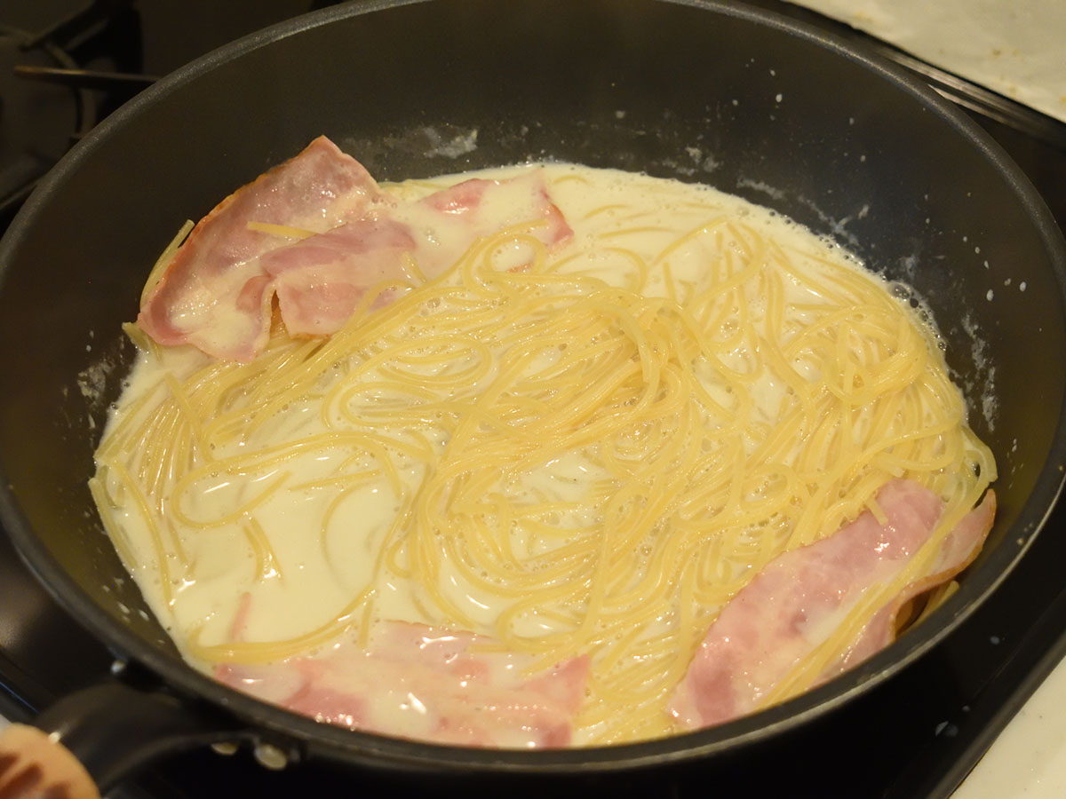 豆乳を加えます