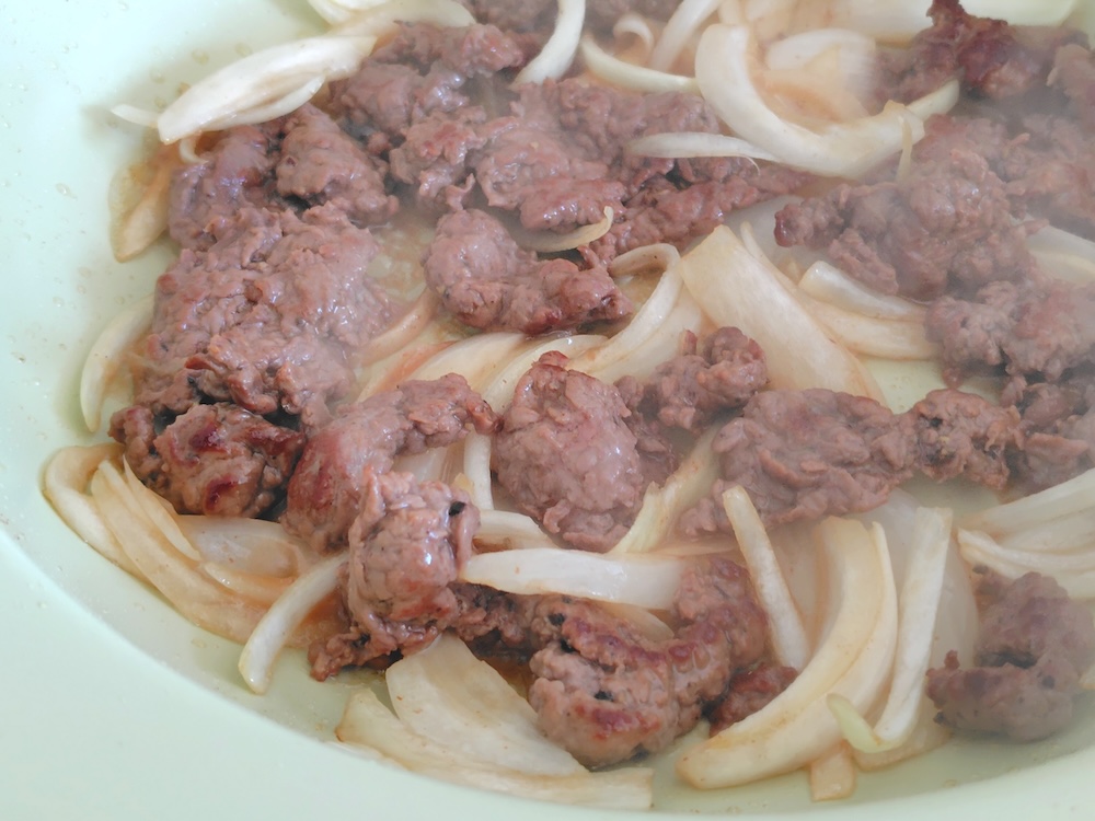 特殊セラミック加工(セラノヴァコート)により、食材が焦げつきにくく、スムーズに調理できる