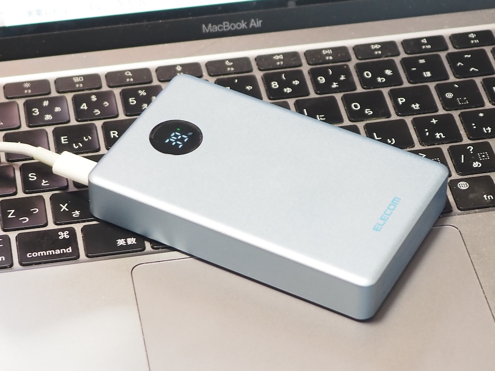 エレコムの半固体電池モバイルバッテリー「DE-C86-10000」
